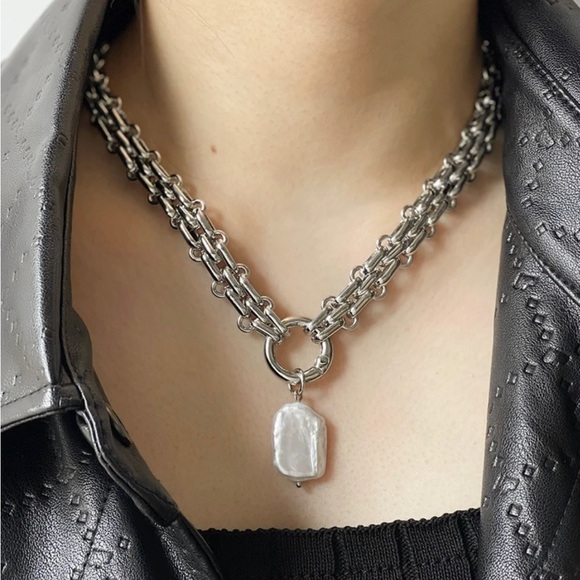 Moon Goddess Emporium Jewelry - 18K White Gold Plated Chunky Choker with Baroque Natural Freshwater Pearl on